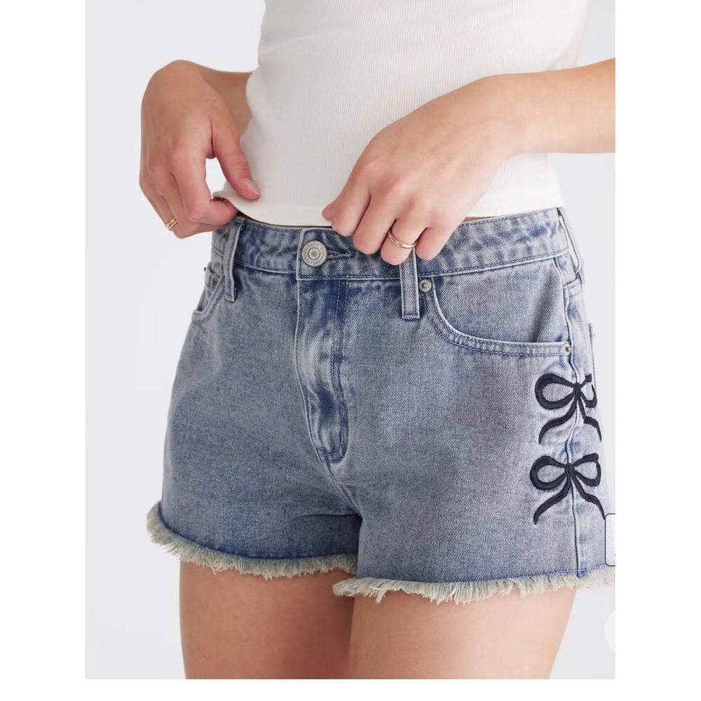 Aeropostale Vintage High Rise Shorty Blue Denim Bow Embroidered Shorts size 000